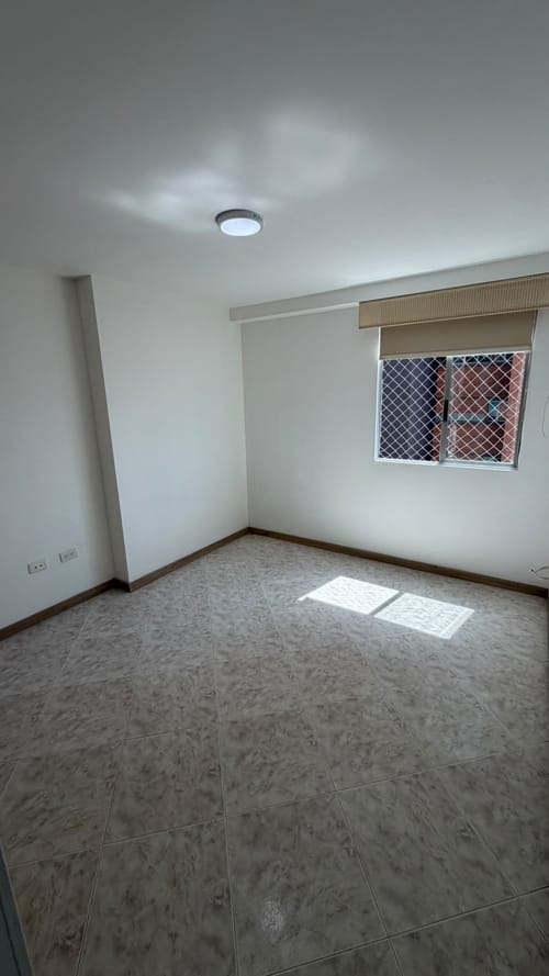 Apartamento de 3 alcobas en venta en Loma De Los Bernal, Medellín, 87 m² · foto 10 de 13