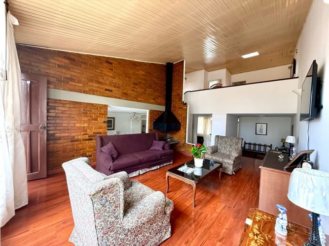 Casa de 4 alcobas en venta en Niza, Bogotá, 240 m² · foto 10 de 23