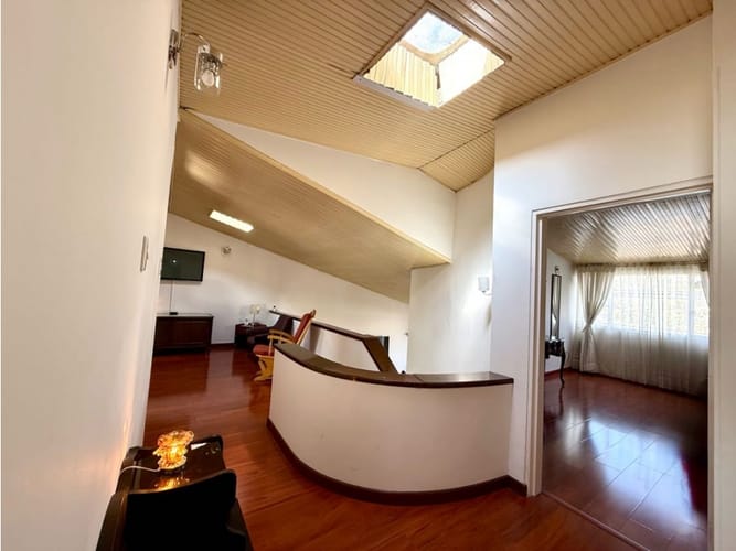 Casa de 4 alcobas en venta en Niza, Bogotá, 240 m² · foto 16 de 23