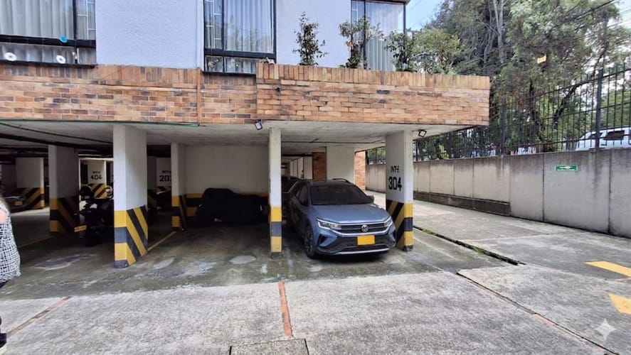 Apartamento de 3 alcobas en venta en Santa Teresa, Bogotá, 69 m² · foto 2 de 24
