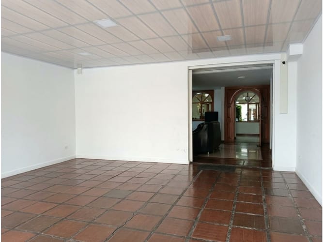 Casa de 4 alcobas en venta en El Batán, Bogotá, 261 m² · foto 2 de 20