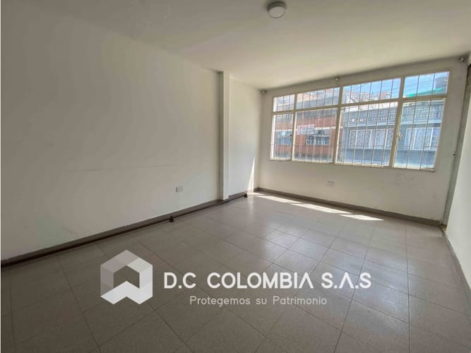 Casa de 9 alcobas en venta en Gustavo Restrepo, Bogotá, 292 m² · foto 2 de 8
