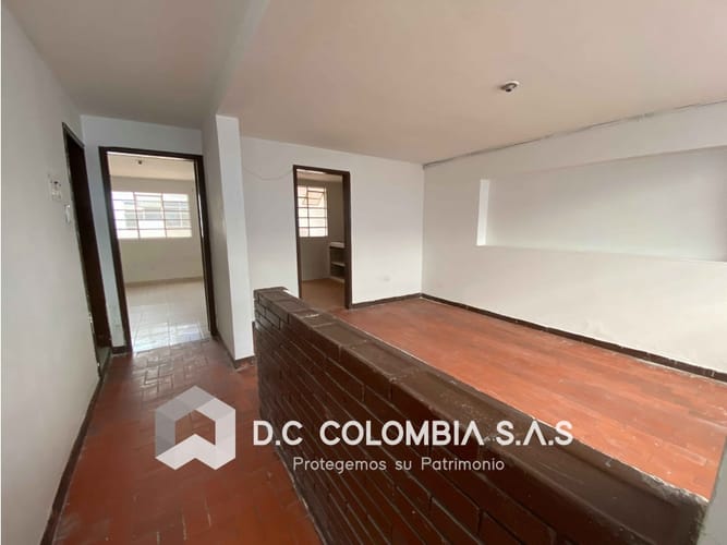Casa de 9 alcobas en venta en Gustavo Restrepo, Bogotá, 292 m² · foto 3 de 8