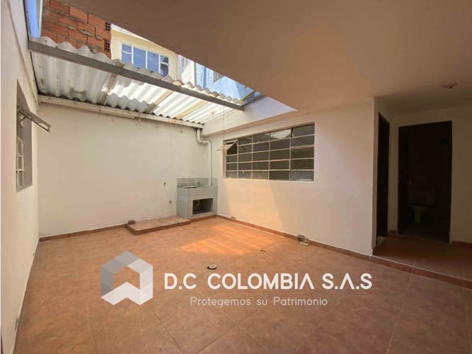 Casa de 9 alcobas en venta en Gustavo Restrepo, Bogotá, 292 m² · foto 4 de 8