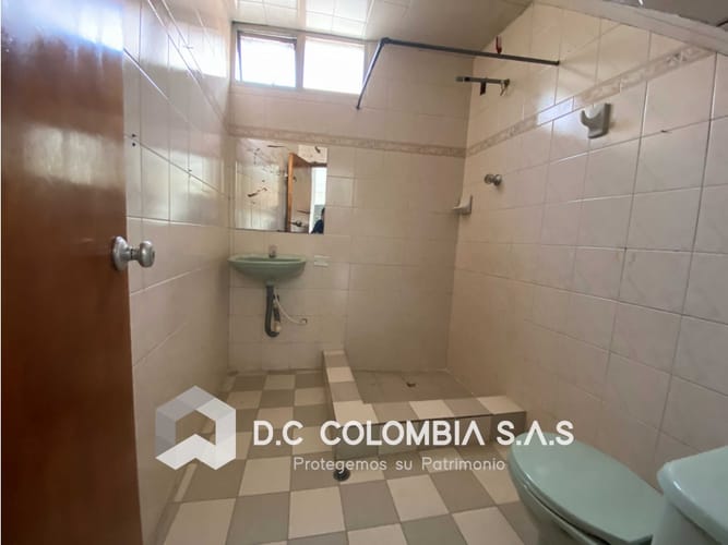 Casa de 9 alcobas en venta en Gustavo Restrepo, Bogotá, 292 m² · foto 6 de 8