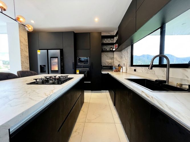 Casa de 6 alcobas en venta en Siberia, Cota, 1180 m² · foto 2 de 24