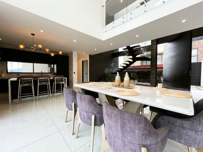 Casa de 6 alcobas en venta en Siberia, Cota, 1180 m² · foto 3 de 24