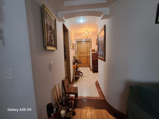 Apartamento de 3 alcobas en venta en Los Rosales, Bogotá, 130 m² · foto 7 de 23