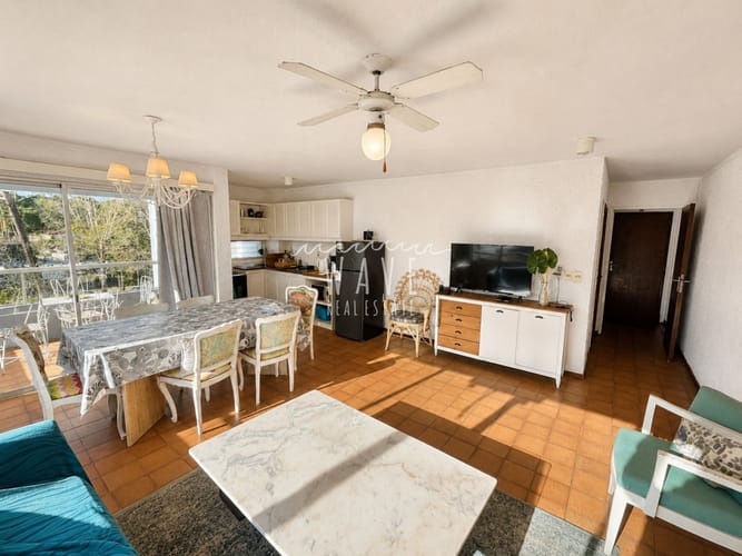 Apartamento esquinero, luminoso y equipado sobre Roosevelt. 2 dormitorios, 2 baños · Foto 2