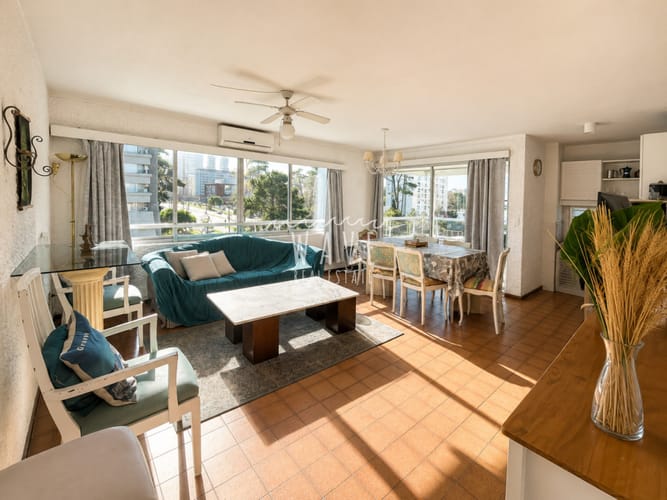 Apartamento esquinero, luminoso y equipado sobre Roosevelt. 2 dormitorios, 2 baños · Foto 5
