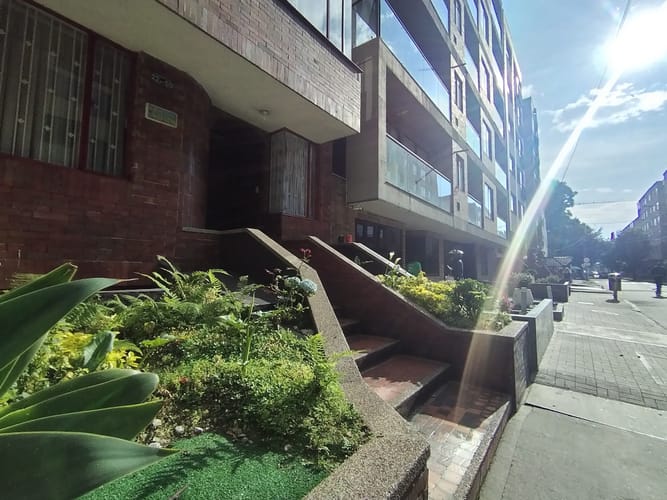 Apartamento de 2 alcobas en arriendo en Quinta Paredes, Bogotá, 52 m² · foto 1 de 14