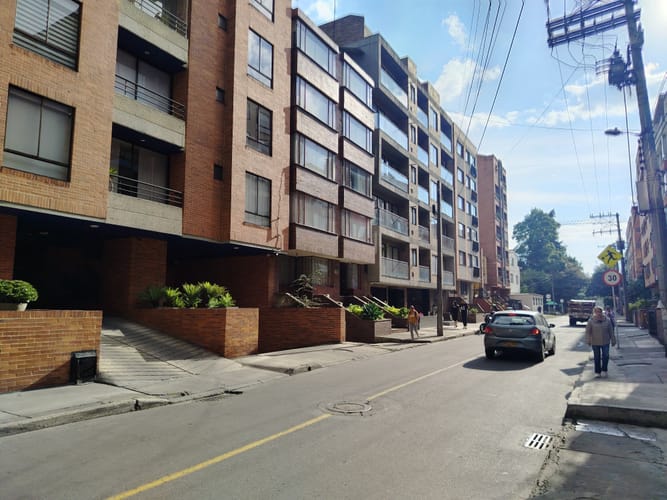 Apartamento de 2 alcobas en arriendo en Quinta Paredes, Bogotá, 52 m² · foto 2 de 14