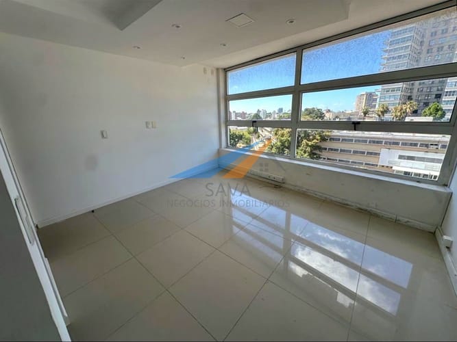 Alquiler Apartamento 2 Dormitorios Tipo Loft en Parque Batlle! Excelente Ubicación! · Foto 1