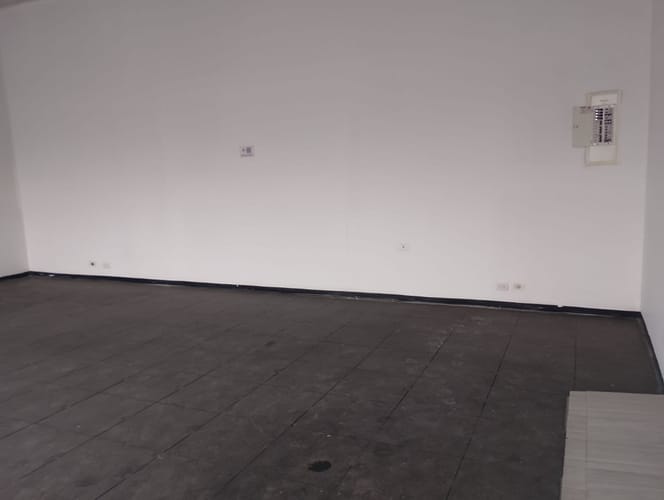 Casa de 15 alcobas en arriendo en Quinta Paredes, Bogotá, 700 m² · foto 2 de 16