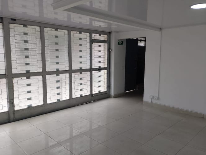 Casa de 15 alcobas en arriendo en Quinta Paredes, Bogotá, 700 m² · foto 5 de 16