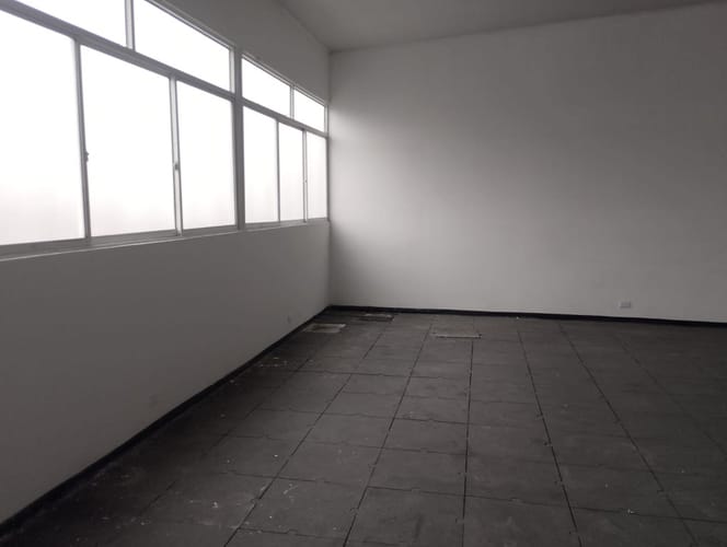 Casa de 15 alcobas en arriendo en Quinta Paredes, Bogotá, 700 m² · foto 7 de 16