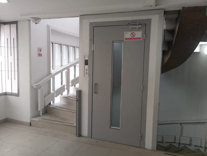 Casa de 15 alcobas en arriendo en Quinta Paredes, Bogotá, 700 m² · foto 9 de 16
