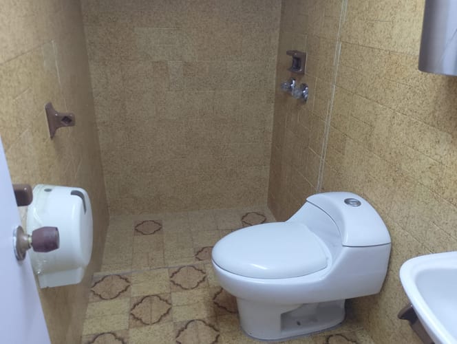 Casa de 15 alcobas en arriendo en Quinta Paredes, Bogotá, 700 m² · foto 14 de 16