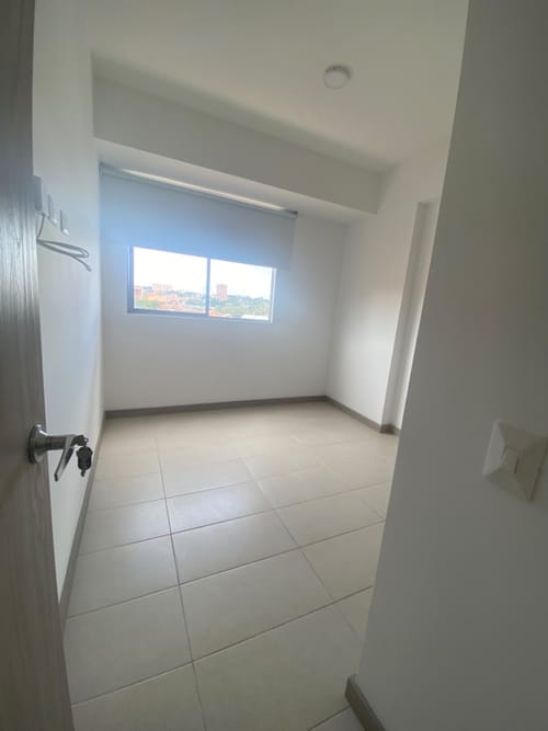 Apartamento de 3 alcobas en arriendo en Centro, Rionegro, 92 m² · foto 2 de 13