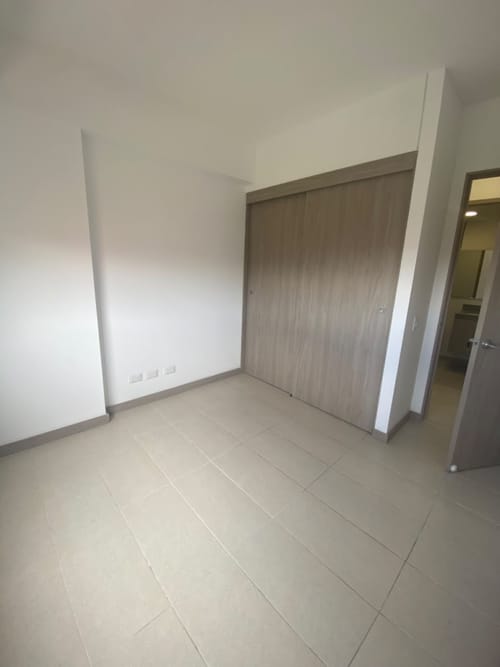 Apartamento de 3 alcobas en arriendo en Centro, Rionegro, 92 m² · foto 3 de 13