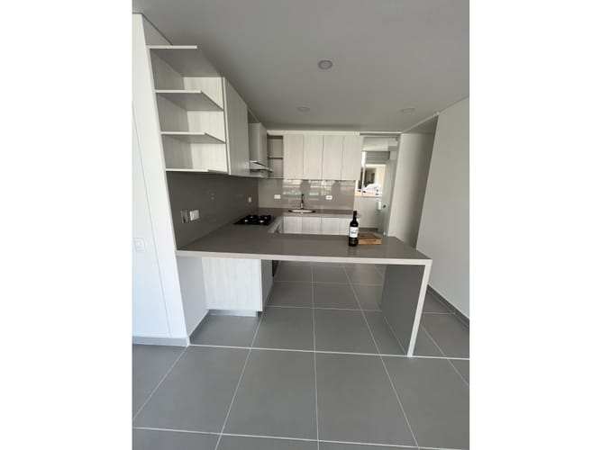Apartamento de 2 alcobas en arriendo en Cristales, Cali, 102 m² · foto 3 de 24