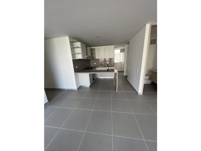 Apartamento de 2 alcobas en arriendo en Cristales, Cali, 102 m² · foto 5 de 24