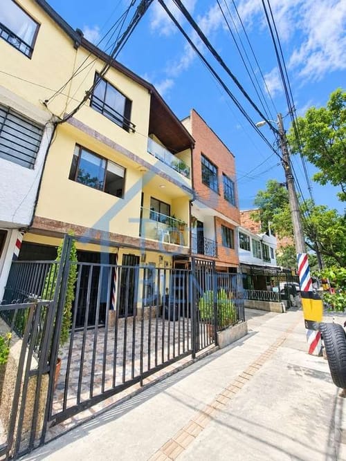Apartamento de 3 alcobas en arriendo en Las Playas, Medellín, 100 m² · foto 2 de 19