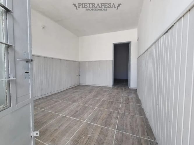 Apartamento en alquiler, 1 dormitorio, 1 baño, patio, cochera. Capurro.