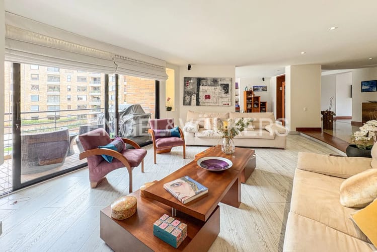 Apartamento de 3 alcobas en venta en Iraka, Bogotá, 211 m² · foto 2 de 24