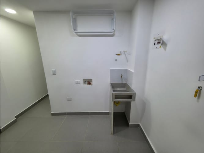 Apartamento de 1 alcoba en arriendo en Campo Valdes No.2, Medellín, 28 m² · foto 12 de 13