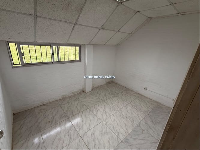 GALPÓN CON CASA EN ALQUILER MELO · Foto 8