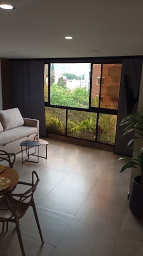 Apartamento de 2 alcobas en arriendo en La Castellana, Medellín, 68 m² · foto 5 de 13