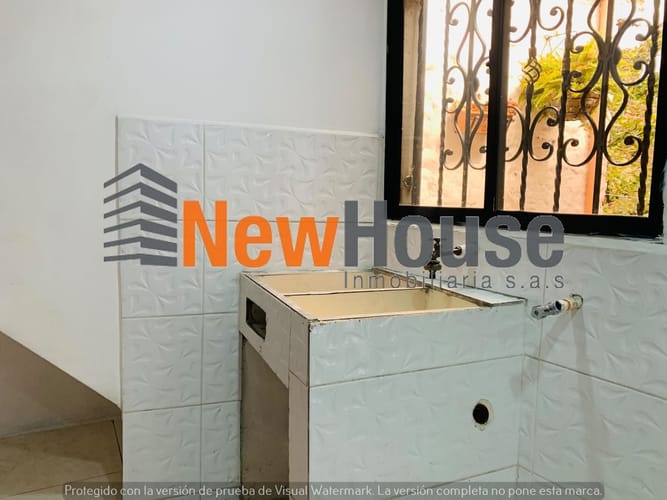 Apartamento de 2 alcobas en arriendo en Campo Valdes No.1, Medellín, 73 m² · foto 2 de 13