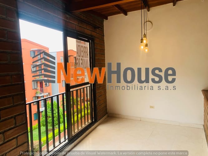 Apartamento de 2 alcobas en arriendo en Campo Valdes No.1, Medellín, 73 m² · foto 8 de 13