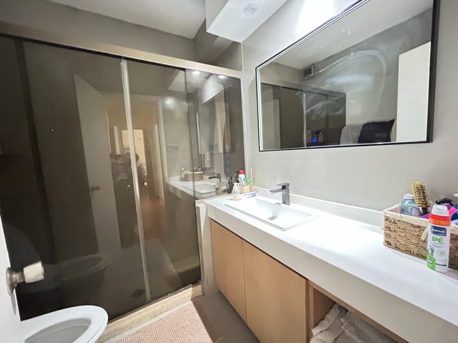 Venta apartamento Piso alto 4 dormitorios 2 baños Garaje Pocitos Berro y Barreiro