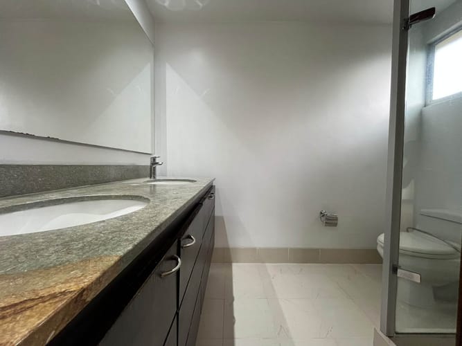 Casa de 4 alcobas en arriendo en El Poblado, Envigado, 320 m² · foto 17 de 19