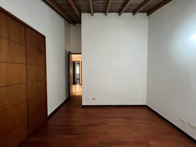 Casa de 4 alcobas en arriendo en El Poblado, Envigado, 320 m² · foto 7 de 19