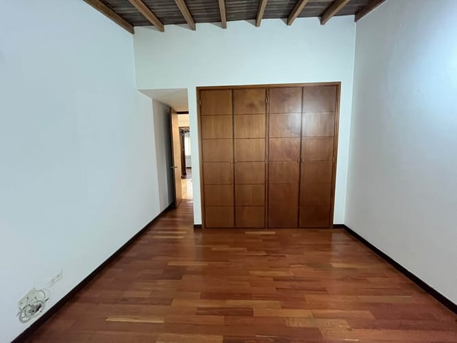 Casa de 4 alcobas en arriendo en El Poblado, Envigado, 320 m² · foto 6 de 19