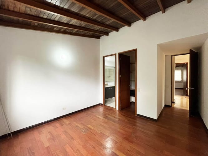 Casa de 4 alcobas en arriendo en El Poblado, Envigado, 320 m² · foto 11 de 19