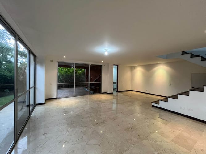 Casa de 4 alcobas en arriendo en El Poblado, Envigado, 320 m² · foto 3 de 19
