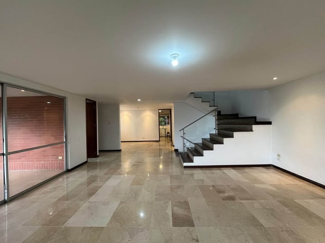Casa de 4 alcobas en arriendo en El Poblado, Envigado, 320 m² · foto 4 de 19