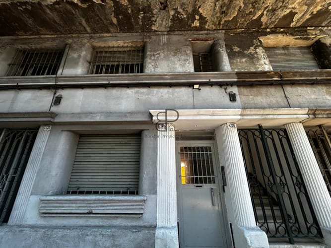 Venta Apartamento A Reciclar 2 Dormitorios Aguada con Patio