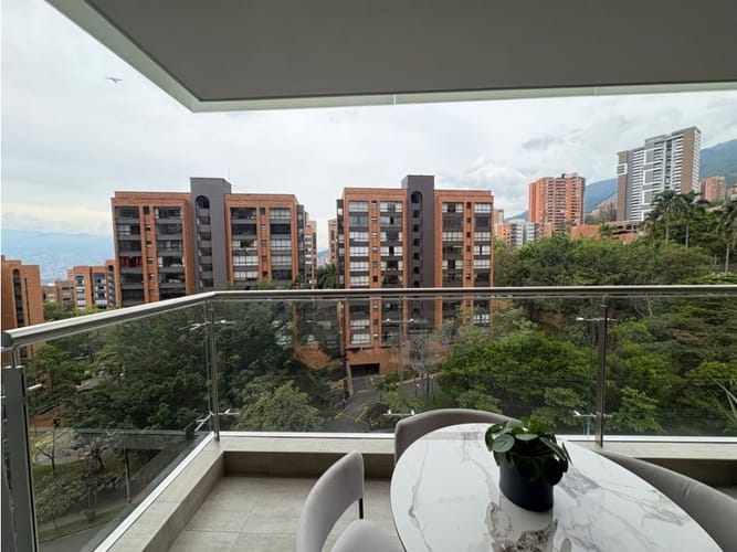 Apartamento de 2 alcobas en arriendo en El Poblado, Bogotá, 95 m² · foto 2 de 24