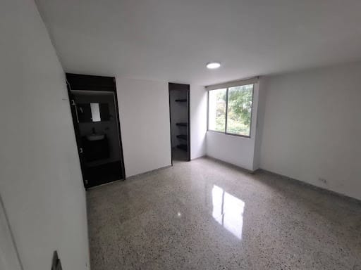 Apartamento de 3 alcobas en arriendo en Los Colores, Medellín, 110 m² · foto 8 de 18