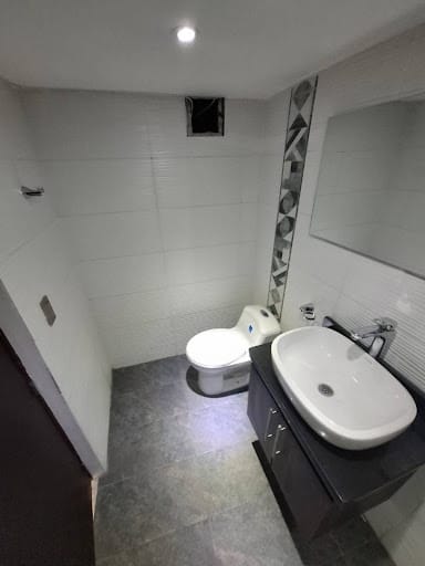 Apartamento de 3 alcobas en arriendo en Los Colores, Medellín, 110 m² · foto 17 de 18
