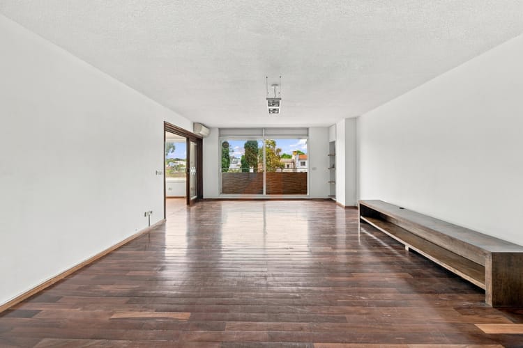 Alquiler De Apartamento 4 Dormitorios Orientacion Frente Con Balcón + Doble Cochera En Zona Malvin · Foto 2