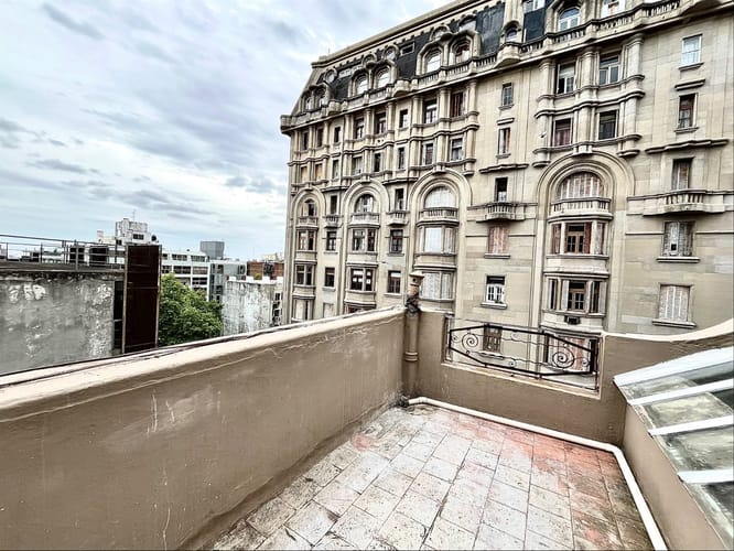 CENTRO SUR . Apartamento cocina comedor , 2 dormitorios , 1 baño , 2 terrazas , piso alto . G. Com $ · Foto 2