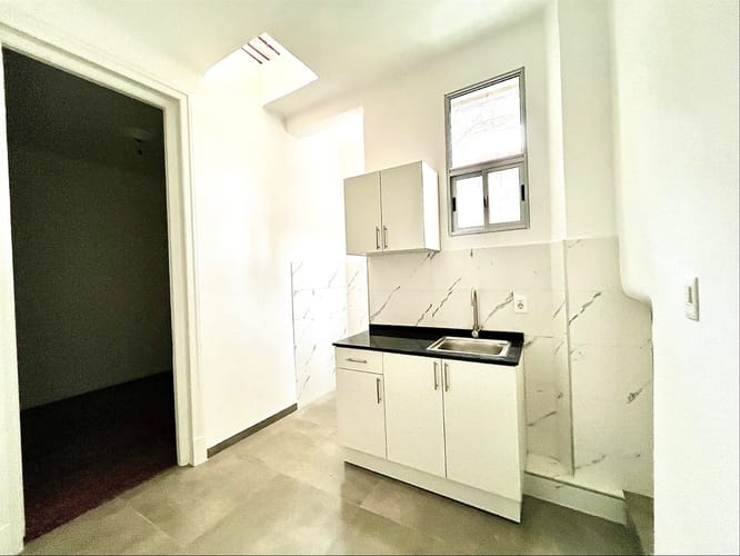 CENTRO SUR . Apartamento cocina comedor , 2 dormitorios , 1 baño , 2 terrazas , piso alto . G. Com $ · Foto 7