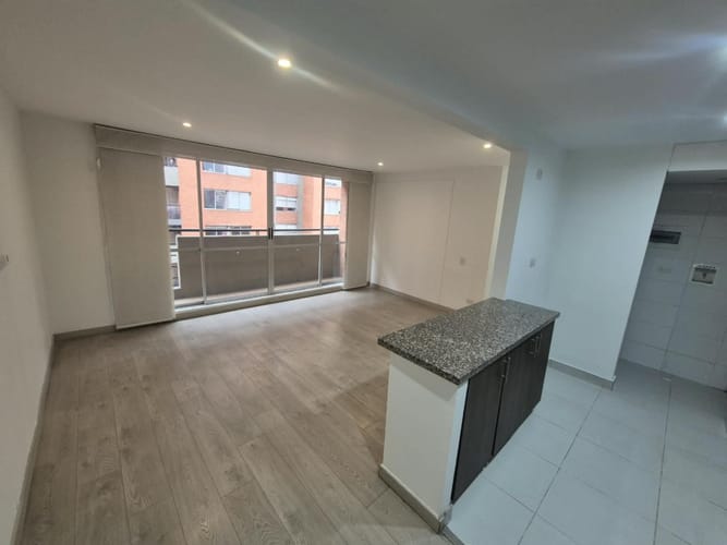 Apartamento de 3 alcobas en arriendo en Hayuelos, Bogotá, 67 m² · foto 2 de 5