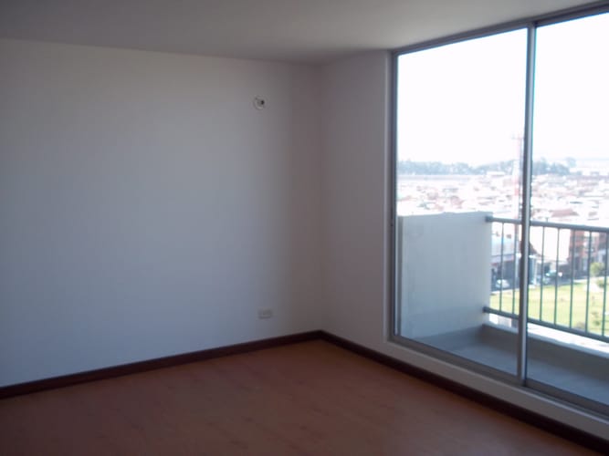 Apartamento de 3 alcobas en arriendo en Castilla, Bogotá, 80 m² · foto 2 de 23